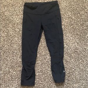 Lululemon Cropped leggings with pockets- size 6